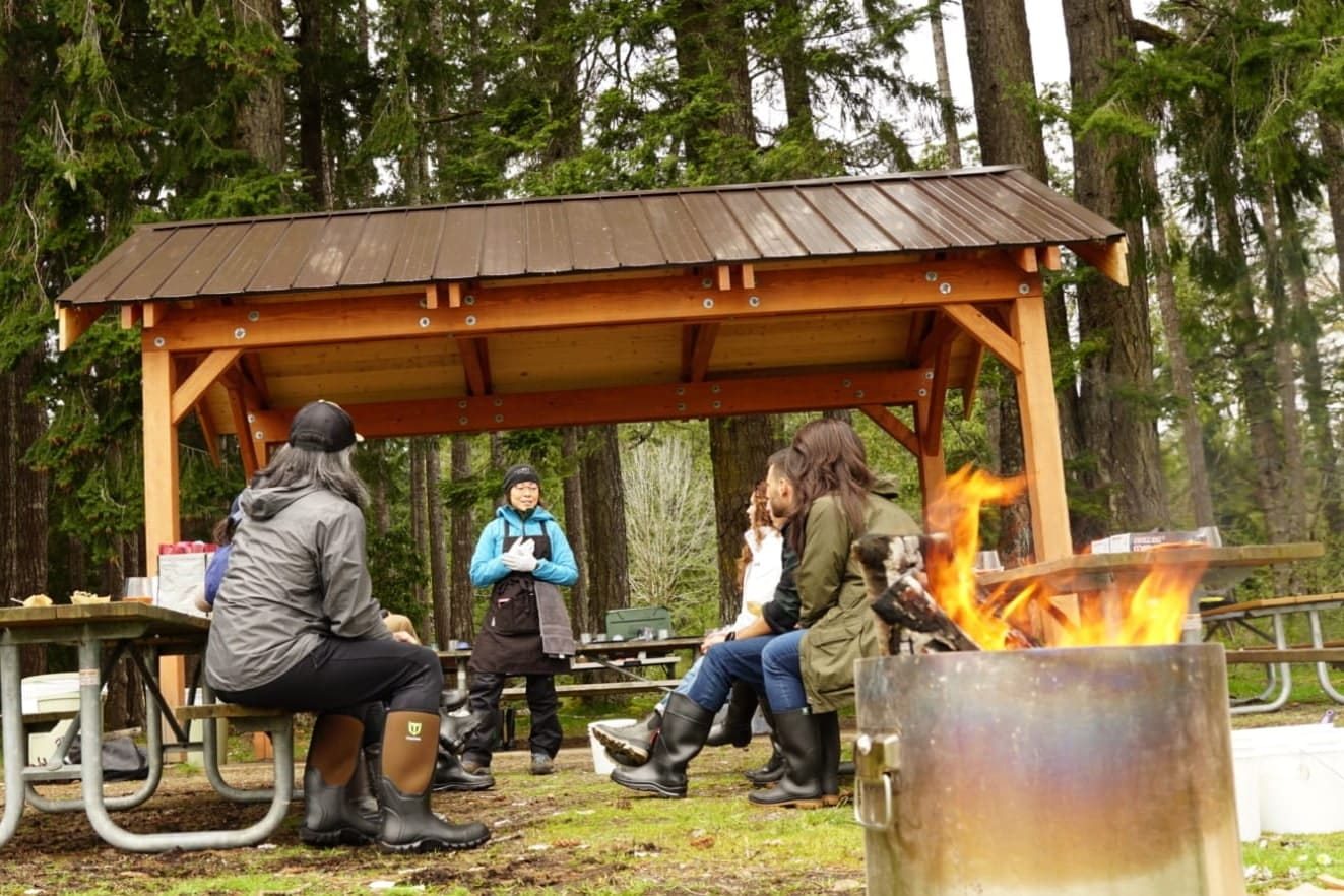 Founder Angela Shen talks to a group at an outdoor shelter